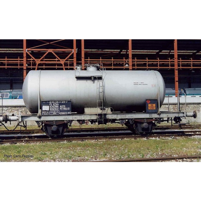 Rivarossi HR6490 - FS, 3-tlg. Set 2-achs. Kesselwagen VZkk (2 ohne Bremserhaus, 1 mit), 27 m3 Tank