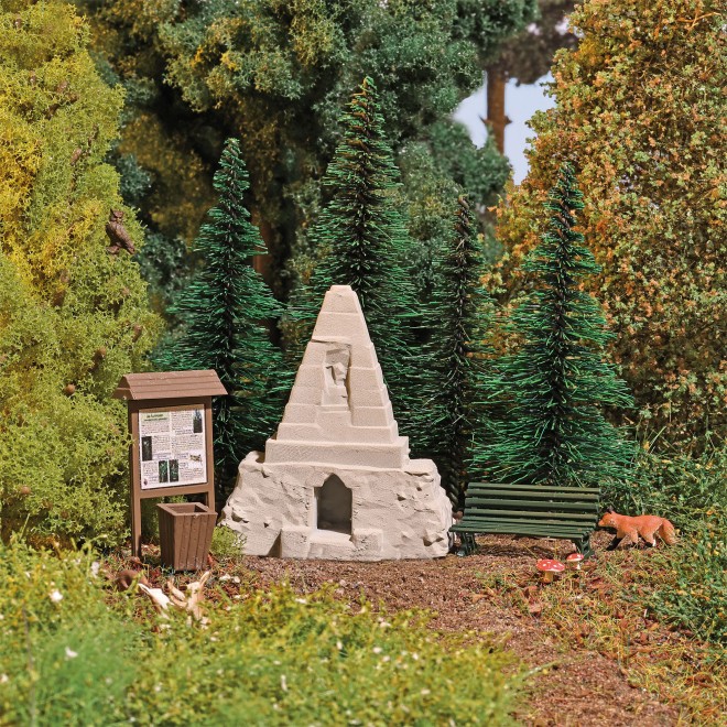 Busch 1861 - Obelisk im Wald H0