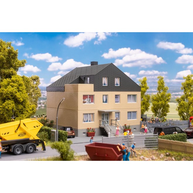 Faller 130755 - Mehrfamilienhaus