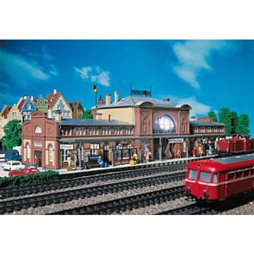 Faller 110115 - Bahnhof Mittelstadt