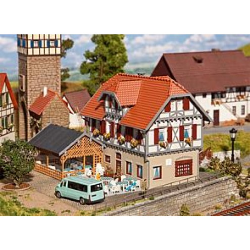 Faller 130438 - Gasthaus Sonne mit Laube