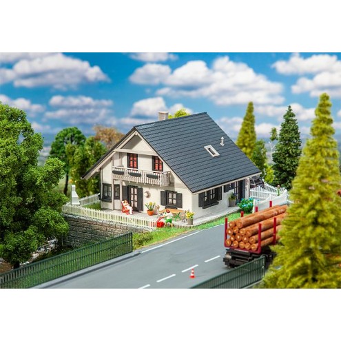 Faller 130640 - Saniertes Einfamilienhaus
