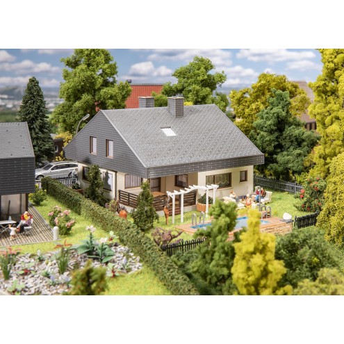Faller 130644 - Bungalow mit Plattendach