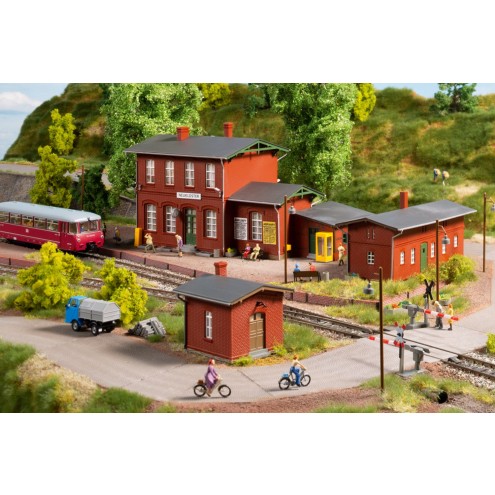 Auhagen 15106 - HO Set Bahnhof Neukloster