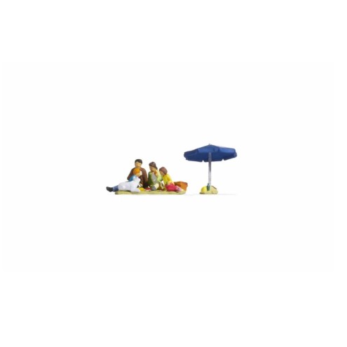 Noch 15599 - Familie beim Picknick