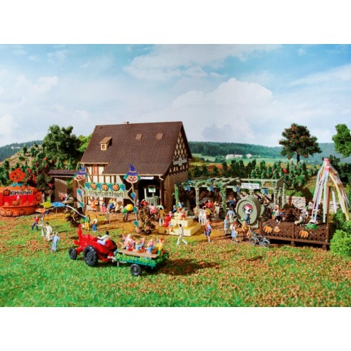 Vollmer 43009 - H0 Herbstfest mit Kürbisstand, Beleuchtung und Zubehör, Funktionsbausatz
