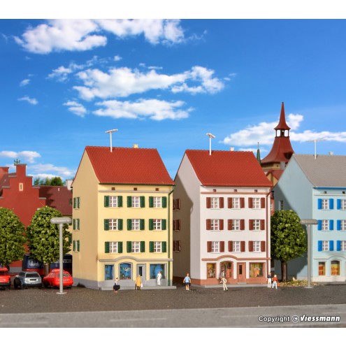 Kibri 36843 - Z Mehrstöckiges Wohnhaus mit Ladengeschäft, 2 Stück