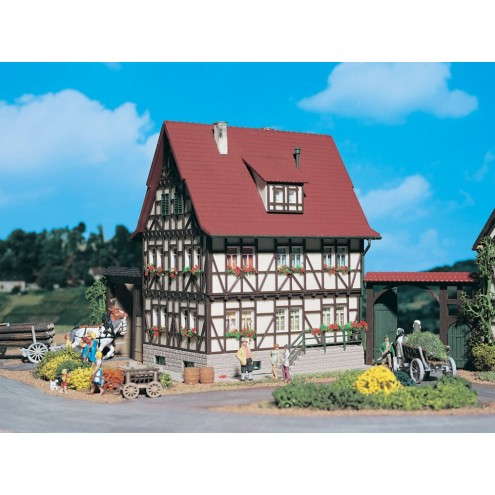 Vollmer 43730 - Bauernhaus mit Hoftor