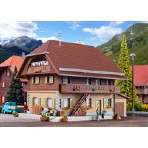 Kibri 38024 - H0 Käserei Thal in Heimisbach inkl. Hausbeleuchtungs-Startset, Funktionsbausatz