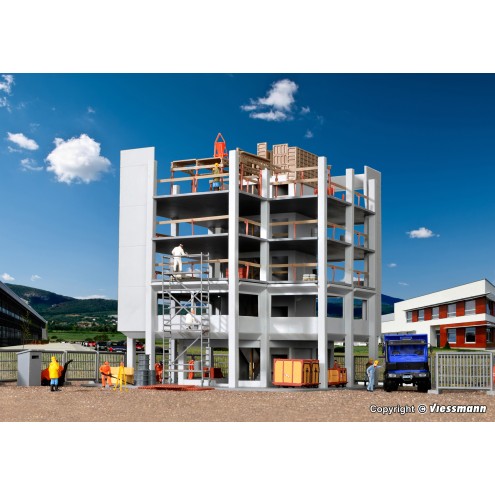 Kibri 38537 - H0 Gebäude-Rohbau mit Baustellenzubehör