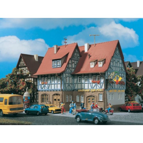 Vollmer 43637 - H0 Gasthof zur Post mit LED-Beleuchtung, Funktionsbausatz
