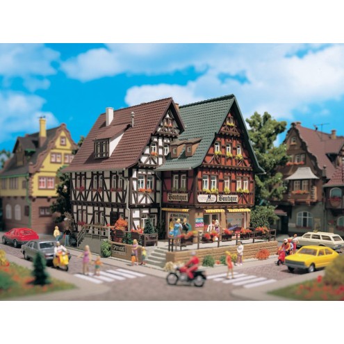 Vollmer 43694 - H0 Boutique mit Inneneinrichtung und Beleuchtung, Funktionsbausatz