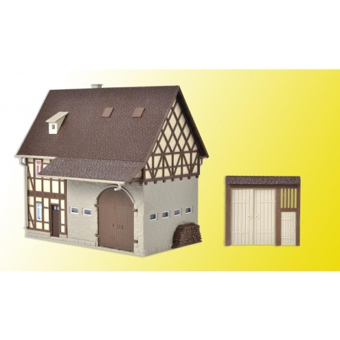 Vollmer 43731 - H0 Bauernhaus mit Scheune und Hoftor