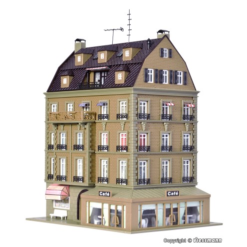 Vollmer 43783 - H0 Café mit Inneneinrichtung und Beleuchtung, Funktionsbausatz