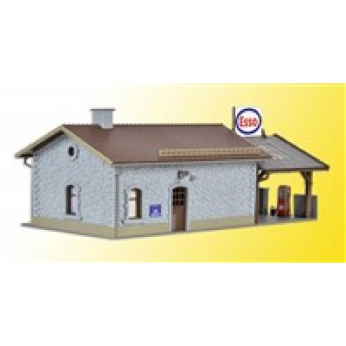 Vollmer 45599 - H0 Reparaturwerkstatt Pfizis Garage mit Tankstelle
