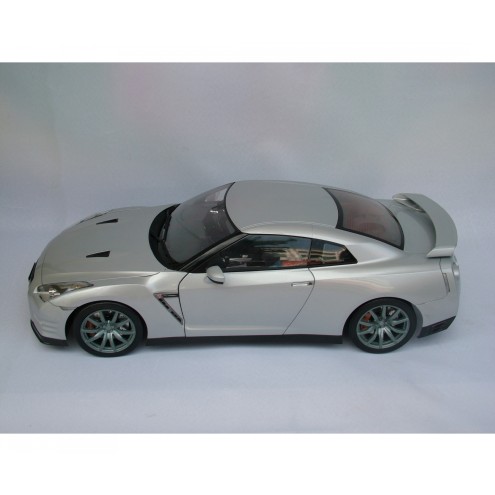 Carson 520010106 - 1:8 IXO Nissan GT-R