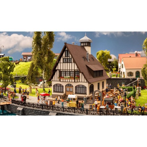 Noch 66401 - Wirtshaus mit Biergarten