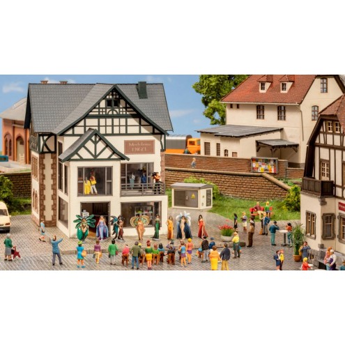 Noch 66501 - HO Modegeschäft mit micro-motion Modeschau