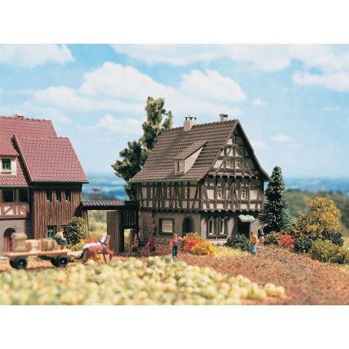 Vollmer 49530 - Z Fachwerkhaus mit Hoftor