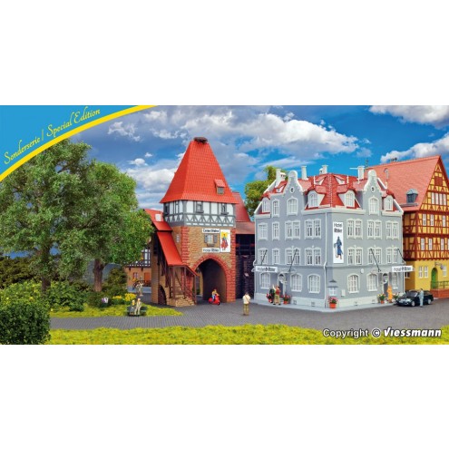 Kibri 12507 - H0 Hotel Ritter mit Stadttor