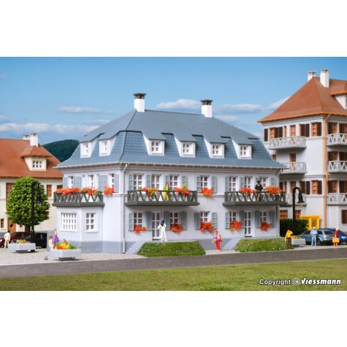 Kibri 37169 - N Stadthaus mit Balkon und Terrasse