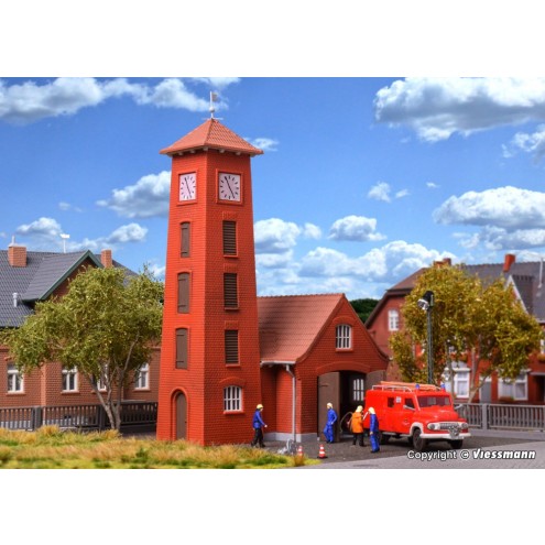 Kibri 39210 - H0 Feuerwehrhaus Bahlburg-Lüneburg mit Fahrzeug Ford FK 2500