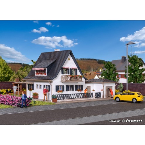 Vollmer 43718 - H0 Wohnhaus mit Garage