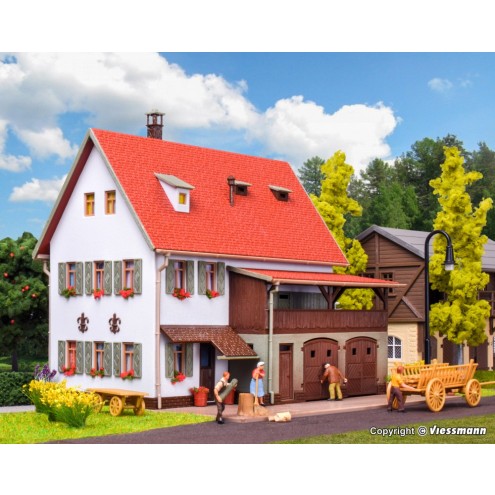 Vollmer 43721 - H0 Bauernhaus mit Scheune