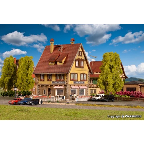 Vollmer 47695 - N Café-Bistro mit Inneneinrichtung und Beleuchtung, Funktionsbausatz